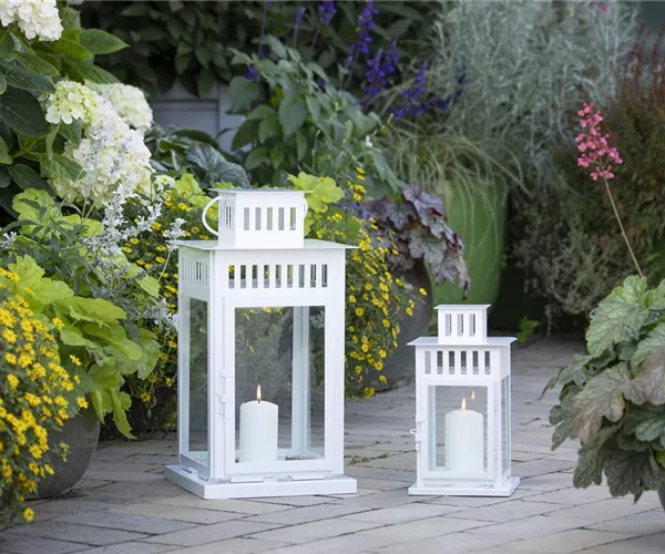 - Durch Windlichter gemütliche Atmosphäre im Garten schaffen  - Durch Windlichter gemütliche Atmosphäre im Garten schaffen