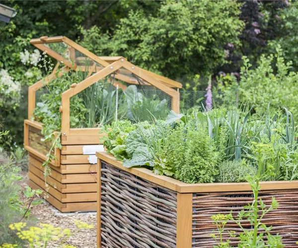 - Mit dem Hochbeet keine Rückenschmerzen bei der Gartenarbeit!  - Mit dem Hochbeet keine Rückenschmerzen bei der Gartenarbeit!